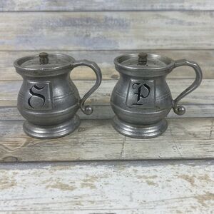 Vtg WILTON "Plough Tavern" 2-pcs Colonial Style Armatele Pewter Shakers#1105257